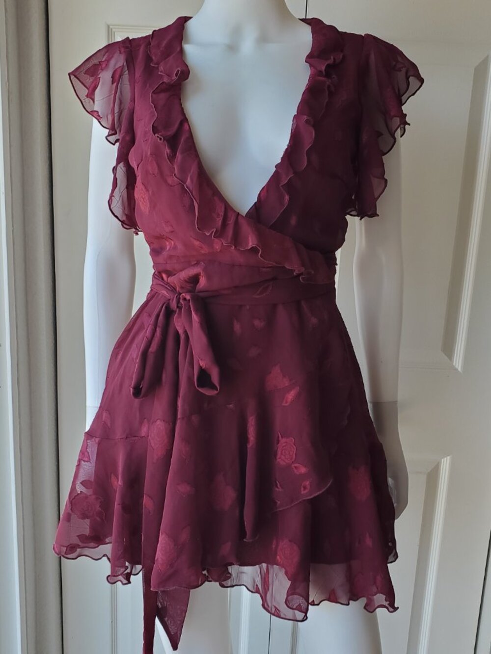 Lucy In The Sky Merlot Wrap Mini Floral Ruffle Dress Size Medium - Picture 6 of 11